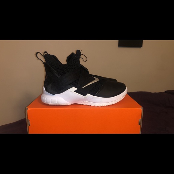 Lebron Basketball Shoes - Picture 2 of 2